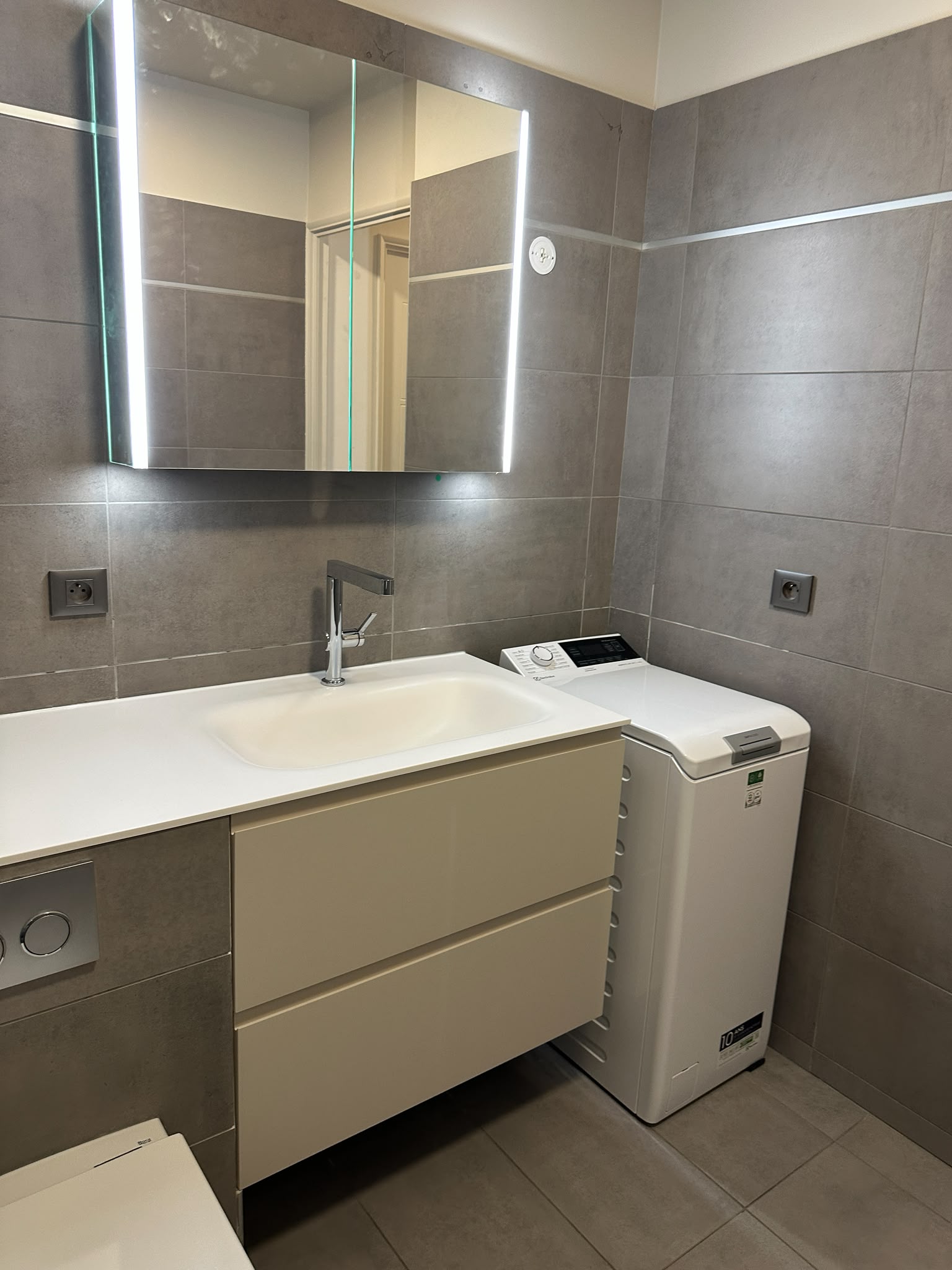 Plan vasque sur mesure en Corian salle de bain