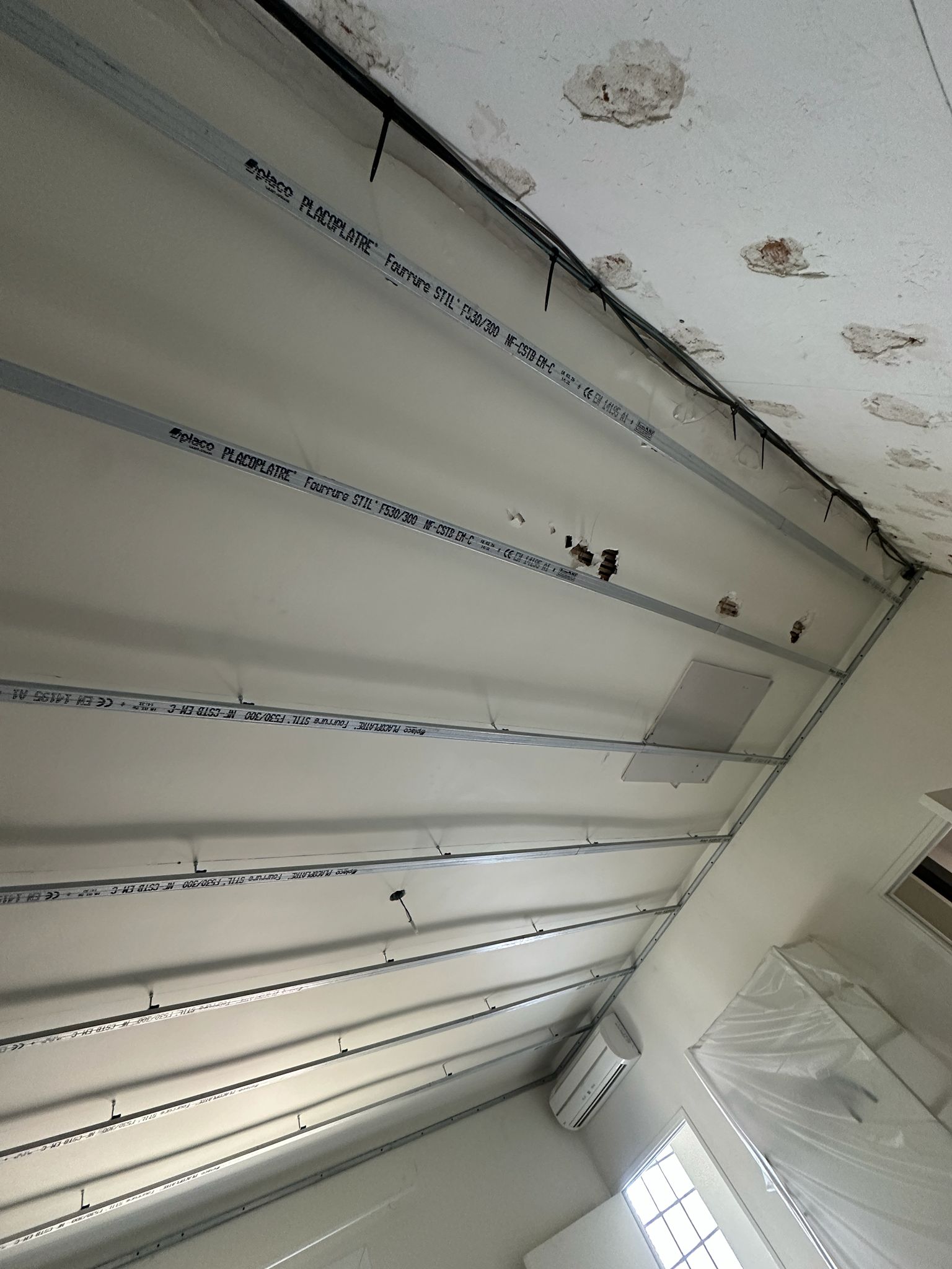 Pose d'isolation thermique plafond