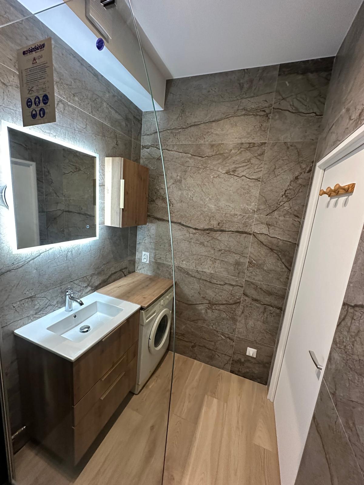 Transformation salle de bain effet marbre Levallois