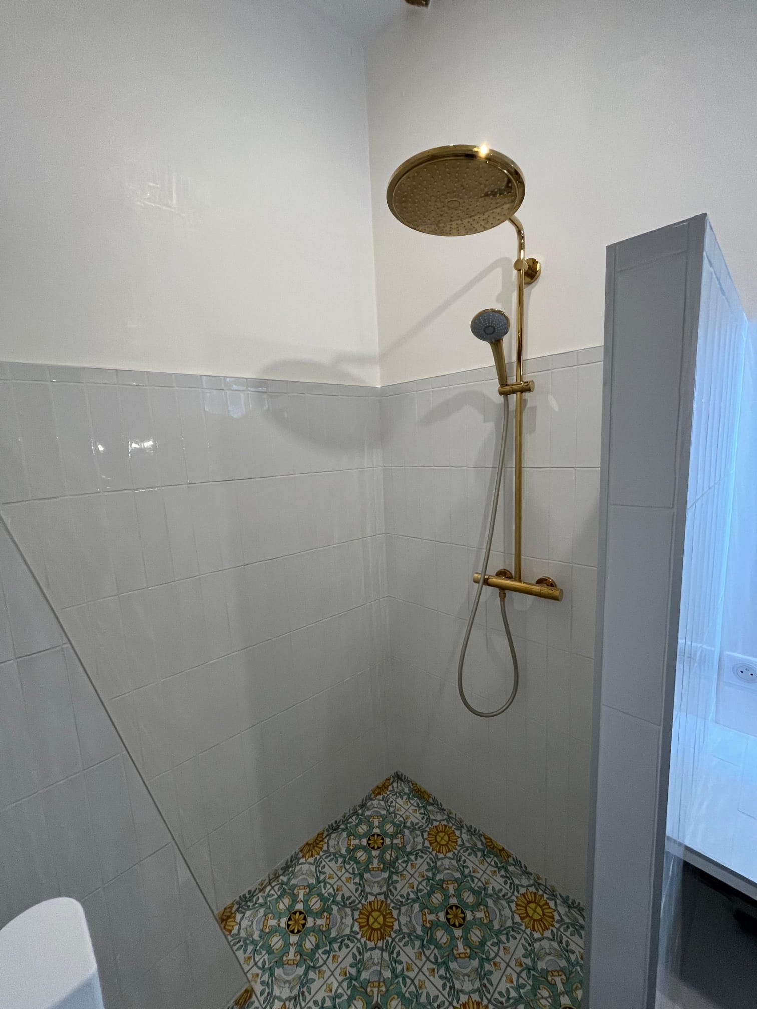 Création douche sous pente éclairée