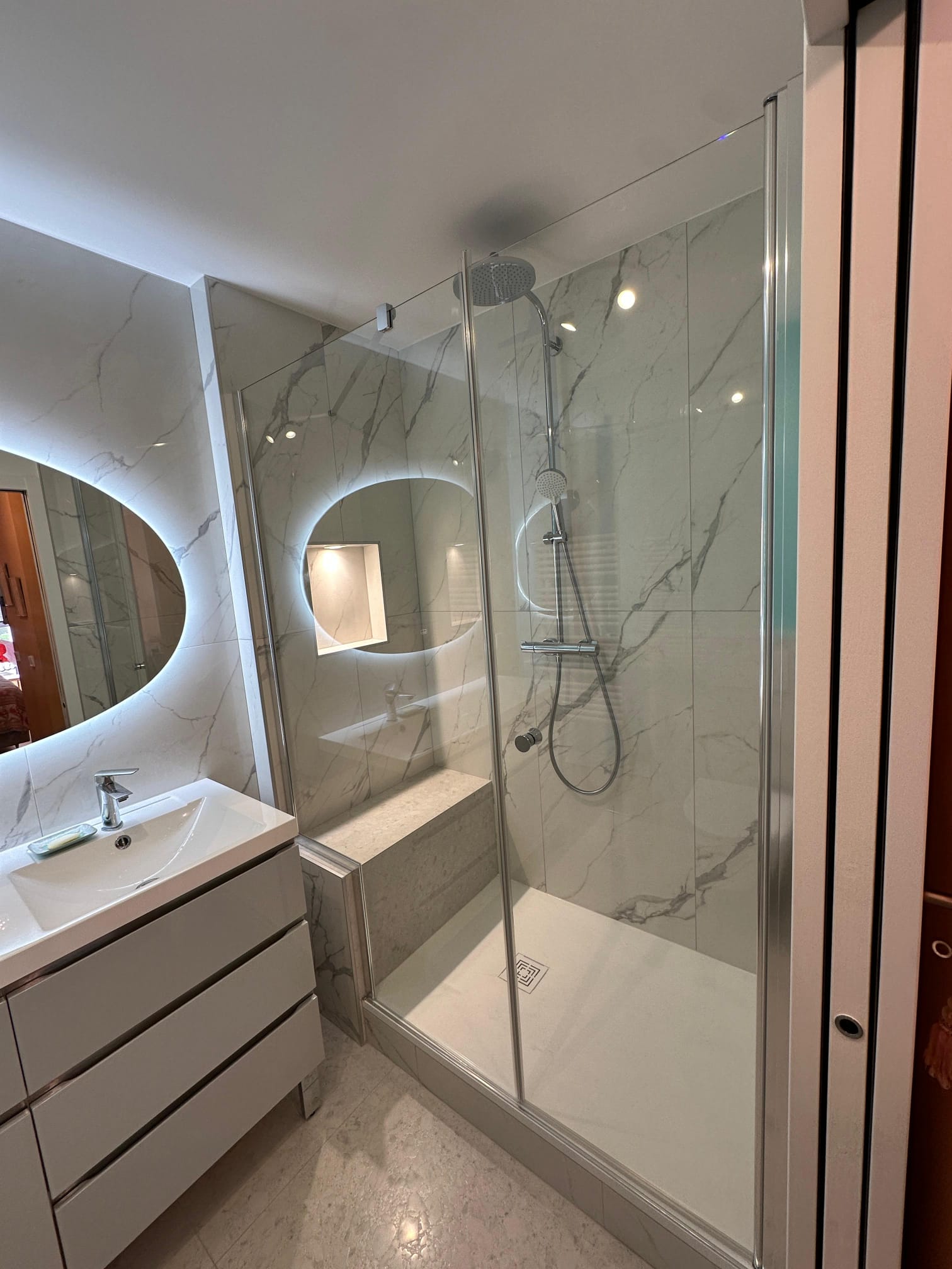 Création salle d'eau douche italienne marbre