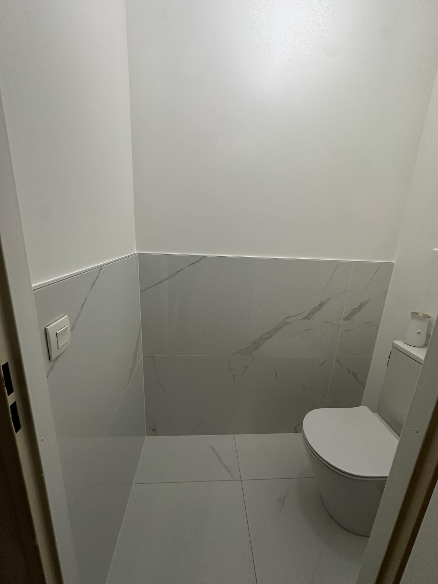 Pose carrelage salle d'eau moderne